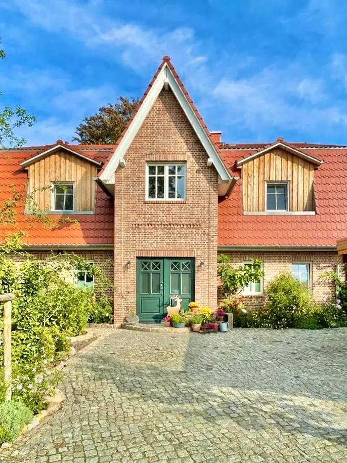Individuell geplantes Haus mit roter Klinkerfassade