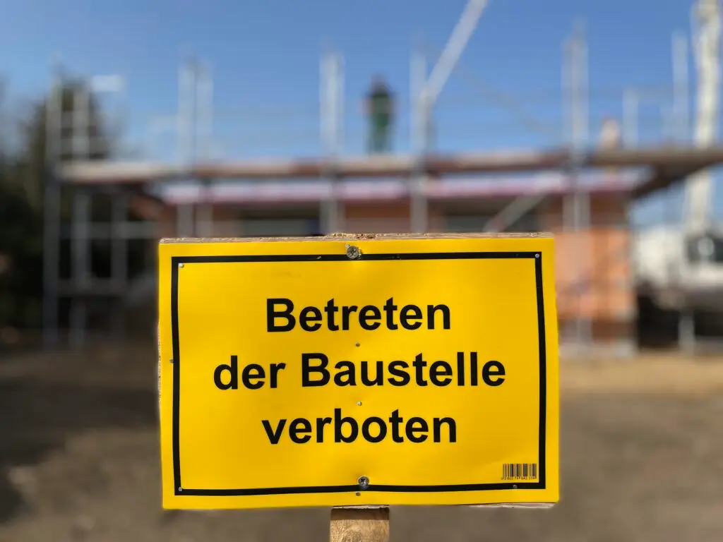 Warnschild Betreten der Baustelle verboten