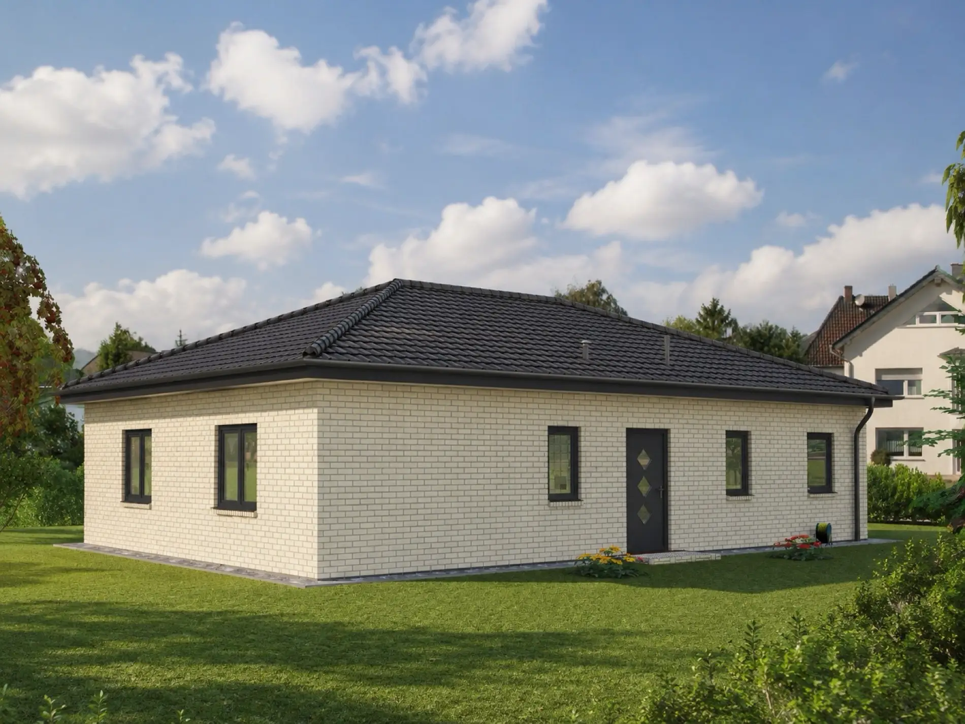 Bungalow 100 mit beiger Fassade, Eingangsseite