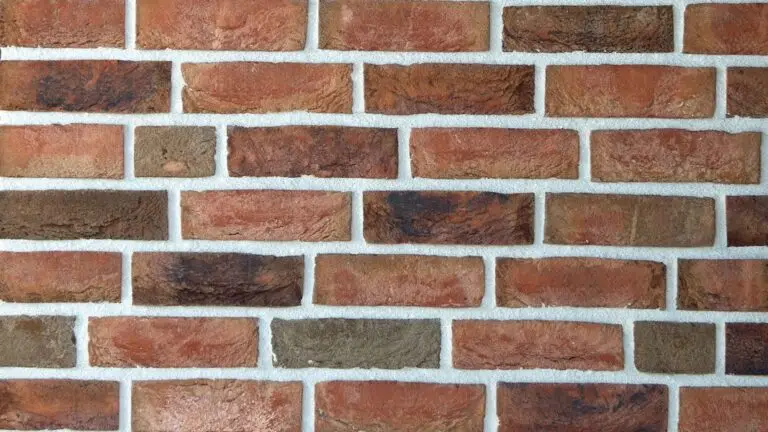 Klinker SZ 86186, kräftiges Rot mit dunkelbraunen und schwarzen Steinen – KLINKER HAUS