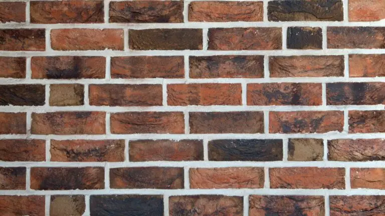 Klinker SZ 86372, rotbunt mit dunkel gebrannten Einzelsteinen, kräftiger Kontrast – KLINKER HAUS