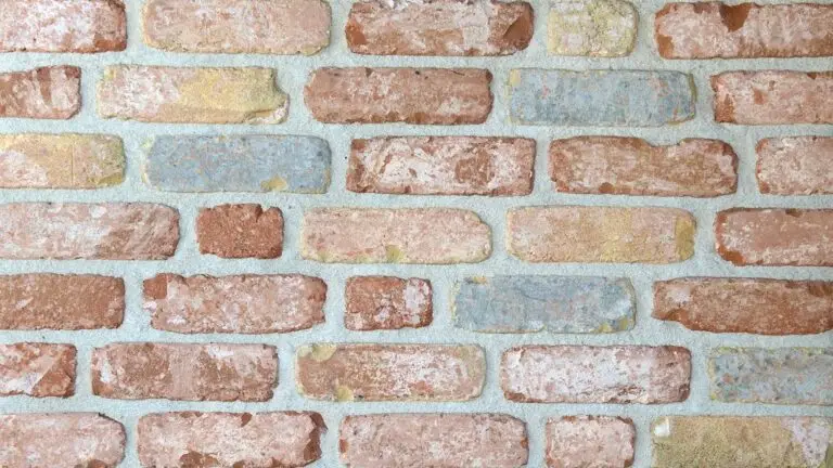 Klinker SZ 86410, antikes Rotbunt mit hellen Schlieren, vereinzelt graue Steine – KLINKER HAUS