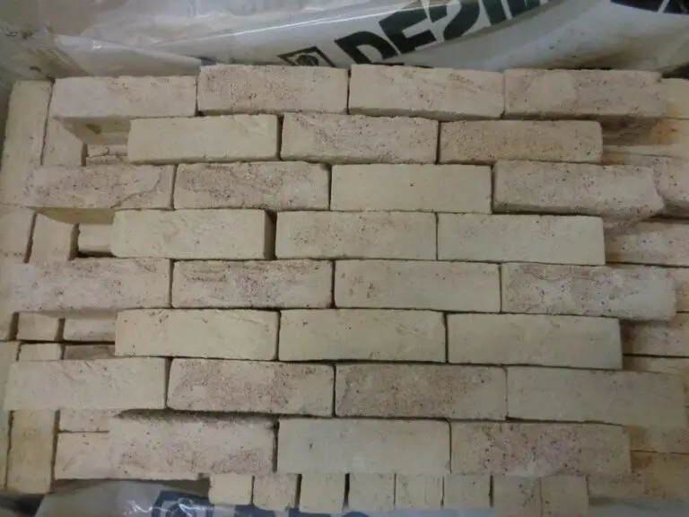 Klinker SZ 86485, gelb-grünlicher Stein, weiche Oberfläche, ruhige Wirkung – KLINKER HAUS